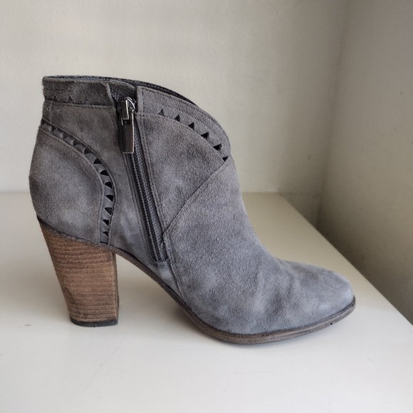 Vince Camuto size 7.5 - Picture 2 of 13
